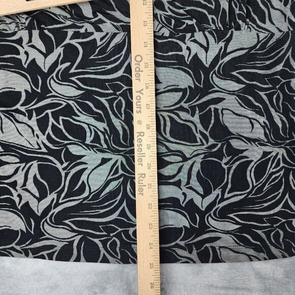 Chicos Travelers Knit Top Womens Size 2 Stretch 3/4 Sleeve Black Geometric VNeck - Picture 6 of 7